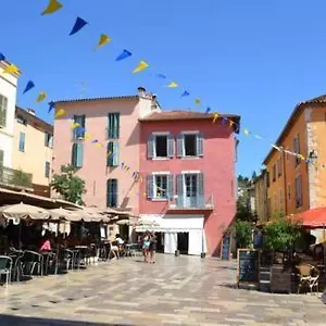 https://valbonne-coeur-de-village-charmant-appartement-50m2.fr-provencehotel.com